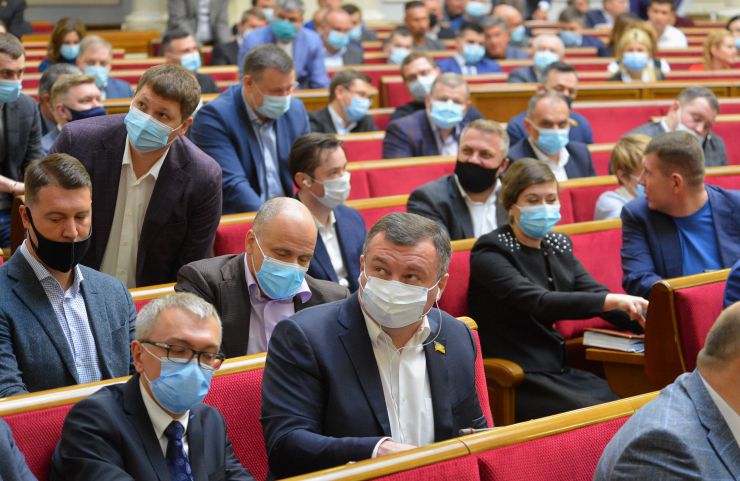 Пленарне засідання Верховної Ради України.

Голова Верховної Ради України Дмитро Разумков відкрив пленарне засідання.
Народні депутати продовжують розглядати правки до законопроекту про внесення змін до Земельного кодексу України та інших законодавчих актів щодо удосконалення системи управління та дерегуляції у сфері земельних відносин №2194.

