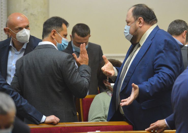 Пленарне засідання Верховної Ради України.

Голова Верховної Ради України Дмитро Разумков відкрив пленарне засідання.
Народні депутати продовжують розглядати правки до законопроекту про внесення змін до Земельного кодексу України та інших законодавчих актів щодо удосконалення системи управління та дерегуляції у сфері земельних відносин №2194. Тарас Батенко ЗА Руслан Стефанчук 
