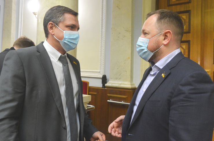 Пленарне засідання Верховної Ради України.

Голова Верховної Ради України Дмитро Разумков відкрив пленарне засідання.
Народні депутати продовжують розглядати правки до законопроекту про внесення змін до Земельного кодексу України та інших законодавчих актів щодо удосконалення системи управління та дерегуляції у сфері земельних відносин №2194. Юрій Павленко ОП Павло Сушко СН
