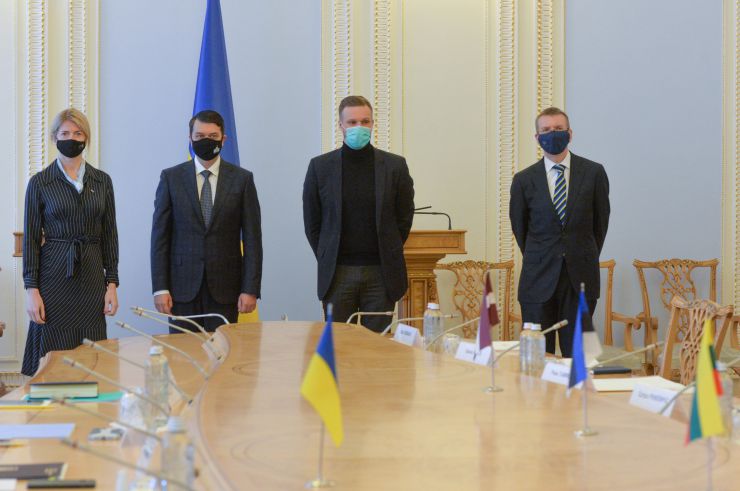 Голова Верховної Ради України Дмитро Разумков зустрівся з міністром закордонних справ Естонської республіки Євою-Марією Ліімец, міністром закордонних справ Латвійської Республіки Едгаром Рінкевичсом, міністром закордонних справ Литовської Республіки Габріелюсом Ландсбергісом