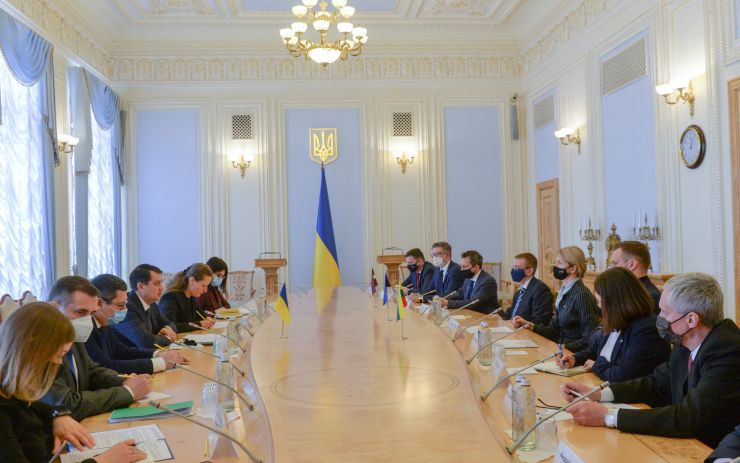 Голова Верховної Ради України Дмитро Разумков зустрівся з міністром закордонних справ Естонської республіки Євою-Марією Ліімец, міністром закордонних справ Латвійської Республіки Едгаром Рінкевичсом, міністром закордонних справ Литовської Республіки Габріелюсом Ландсбергісом