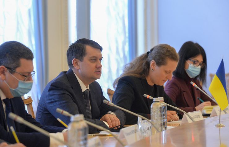 Голова Верховної Ради України Дмитро Разумков зустрівся з міністром закордонних справ Естонської республіки Євою-Марією Ліімец, міністром закордонних справ Латвійської Республіки Едгаром Рінкевичсом, міністром закордонних справ Литовської Республіки Габріелюсом Ландсбергісом