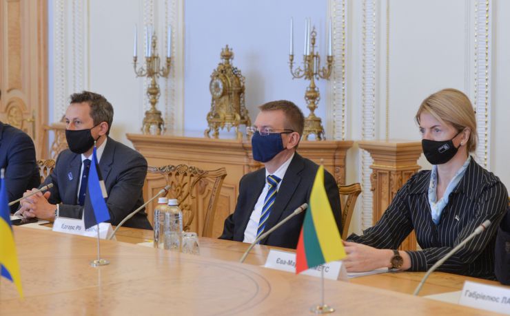 Голова Верховної Ради України Дмитро Разумков зустрівся з міністром закордонних справ Естонської республіки Євою-Марією Ліімец, міністром закордонних справ Латвійської Республіки Едгаром Рінкевичсом, міністром закордонних справ Литовської Республіки Габріелюсом Ландсбергісом