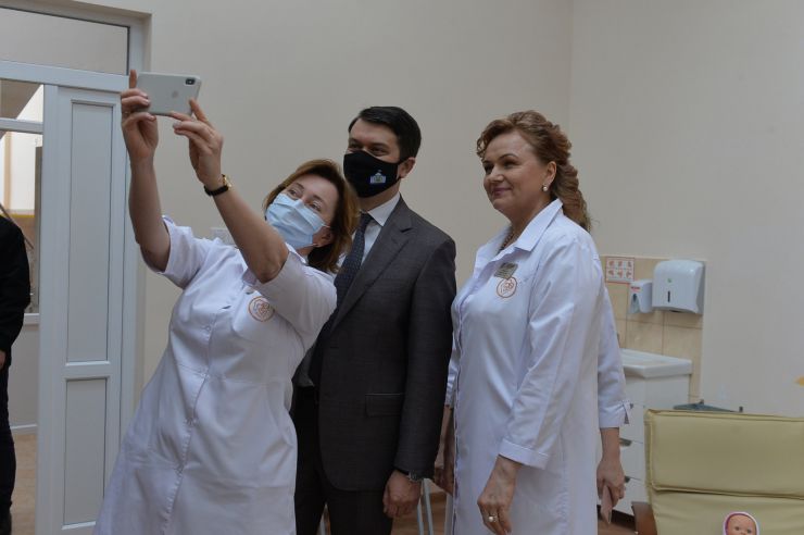 Робоча поїздка  Голови Верховної Ради України Дмитра Разумковадо Волинської області.
 КП «Волинське територіальне медичне об’єднання захисту материнства і дитинства»  Волинської обласної ради. (м. Луцьк, вул. Загородня, 20).
Ознайомлення із роботою медичного закладу.
Генеральний директор Ірина Горавська
