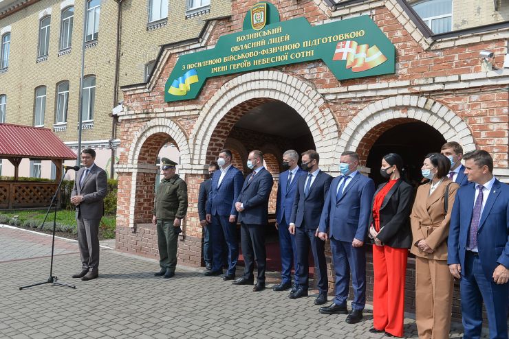 Робоча поїздка  Голови Верховної Ради України Дмитра Разумкова до Волинської області.
 Переїзд до Волинського обласного ліцею з посиленою військово-фізичною підготовкою імені Героїв Небесної Сотні. (м. Луцьк, вул. Гулака-Артемовського, 13-А).
Ознайомлення з роботою навчального закладу.
