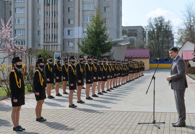 Робоча поїздка  Голови Верховної Ради України Дмитра Разумкова до Волинської області.
 Переїзд до Волинського обласного ліцею з посиленою військово-фізичною підготовкою імені Героїв Небесної Сотні. (м. Луцьк, вул. Гулака-Артемовського, 13-А).
Ознайомлення з роботою навчального закладу.
