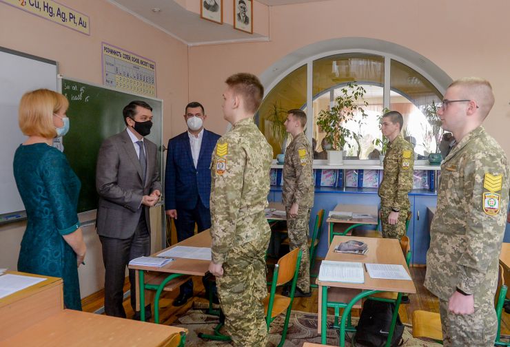 Робоча поїздка  Голови Верховної Ради України Дмитра Разумкова до Волинської області.
 Переїзд до Волинського обласного ліцею з посиленою військово-фізичною підготовкою імені Героїв Небесної Сотні. (м. Луцьк, вул. Гулака-Артемовського, 13-А).
Ознайомлення з роботою навчального закладу.
