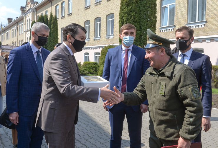 Робоча поїздка  Голови Верховної Ради України Дмитра Разумкова до Волинської області.
 Переїзд до Волинського обласного ліцею з посиленою військово-фізичною підготовкою імені Героїв Небесної Сотні. (м. Луцьк, вул. Гулака-Артемовського, 13-А).
Ознайомлення з роботою навчального закладу.
