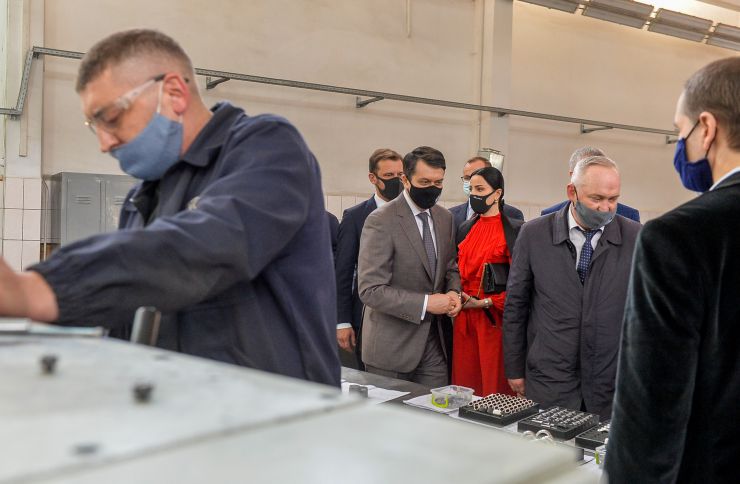 Робоча поїздка  Голови Верховної Ради України Дмитра Разумкова до Волинської області.
 Переїзд до ДП «ЛРЗ «Мотор» Державного концерну «Укроборонпром». (м. Луцьк, вул. Ківерцівська, 3).
Ознайомлення з діяльністю підприємства. 
