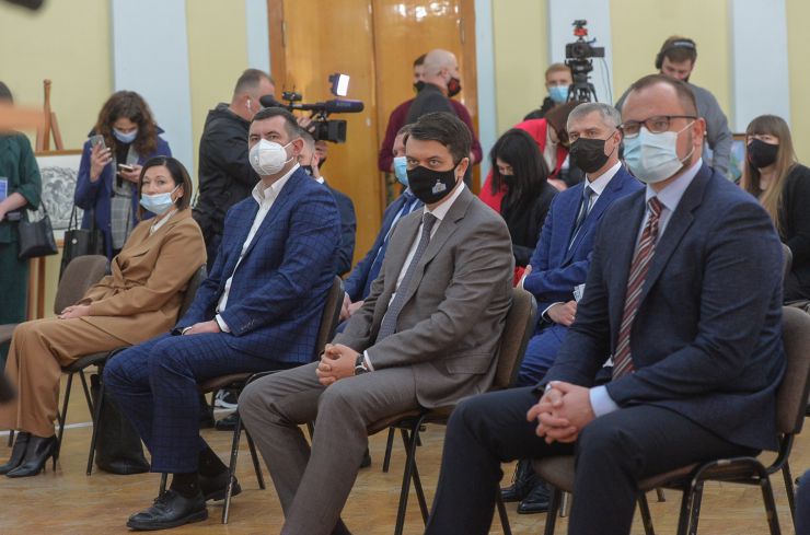 Робоча поїздка  Голови Верховної Ради України Дмитра Разумкова до Волинської області.
Переїзд до Волинського національного університету імені Лесі Українки. (м. Луцьк, проспект Волі, 13).
Ознайомлення з науково-педагогічною діяльністю навчального закладу.

