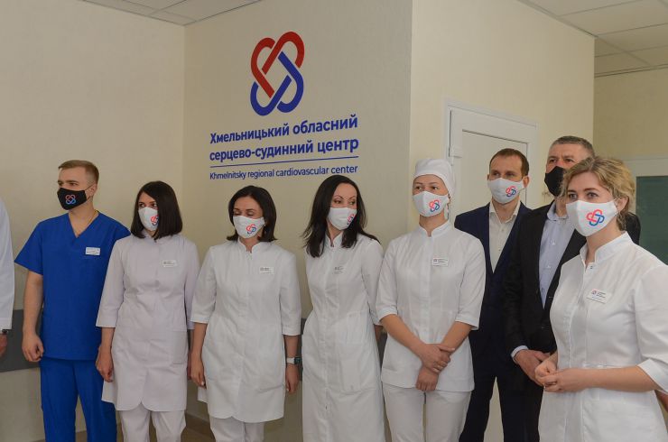 Робоча поїздка  Голови Верховної Ради України Дмитра Разумкова до Хмельницької області.
КНП «Хмельницький обласний серцево-судинний центр» Хмельницької обласної ради. (м.Хмельницький, вул. Володимирська, 85).
Участь Голови Верховної Ради України Д.О. РАЗУМКОВА в урочистій церемонії відкриття реконструйованого корпусу кардіологічного диспансеру.
Підхід до преси.
