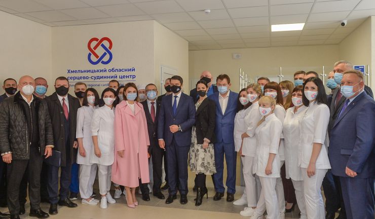 Робоча поїздка  Голови Верховної Ради України Дмитра Разумкова до Хмельницької області.
КНП «Хмельницький обласний серцево-судинний центр» Хмельницької обласної ради. (м.Хмельницький, вул. Володимирська, 85).
Участь Голови Верховної Ради України Д.О. РАЗУМКОВА в урочистій церемонії відкриття реконструйованого корпусу кардіологічного диспансеру.
Підхід до преси.
