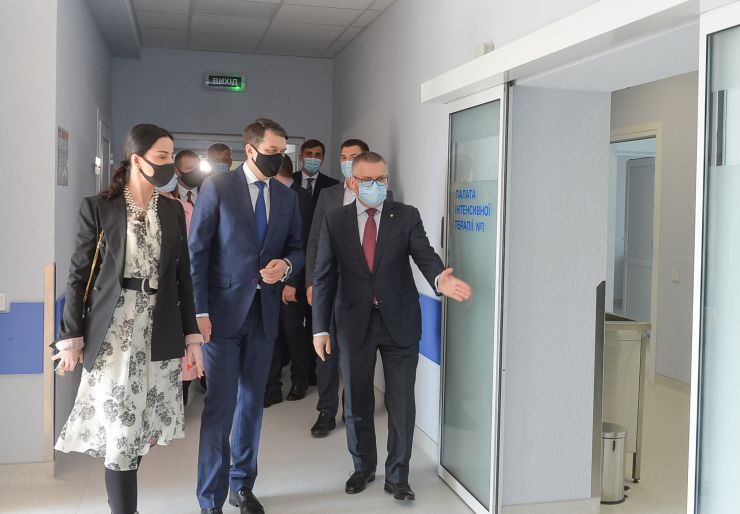 Робоча поїздка  Голови Верховної Ради України Дмитра Разумкова до Хмельницької області.
КНП «Хмельницький обласний серцево-судинний центр» Хмельницької обласної ради. (м.Хмельницький, вул. Володимирська, 85).
Участь Голови Верховної Ради України Д.О. РАЗУМКОВА в урочистій церемонії відкриття реконструйованого корпусу кардіологічного диспансеру.
Підхід до преси.
