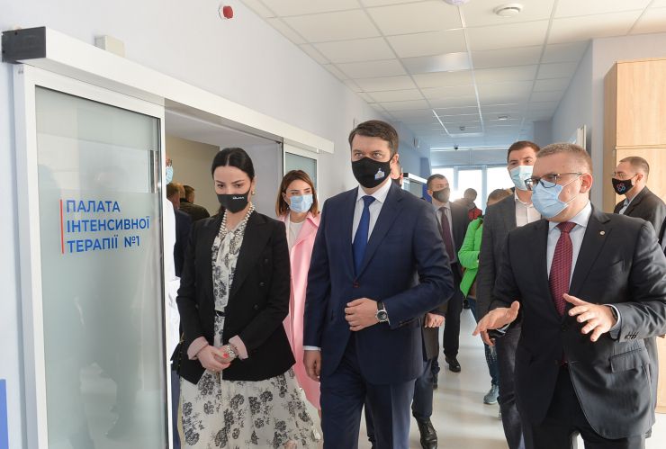 Робоча поїздка  Голови Верховної Ради України Дмитра Разумкова до Хмельницької області.
КНП «Хмельницький обласний серцево-судинний центр» Хмельницької обласної ради. (м.Хмельницький, вул. Володимирська, 85).
Участь Голови Верховної Ради України Д.О. РАЗУМКОВА в урочистій церемонії відкриття реконструйованого корпусу кардіологічного диспансеру.
Підхід до преси.
