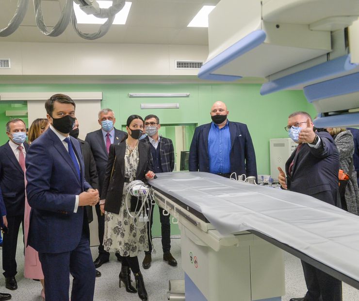 Робоча поїздка  Голови Верховної Ради України Дмитра Разумкова до Хмельницької області.
КНП «Хмельницький обласний серцево-судинний центр» Хмельницької обласної ради. (м.Хмельницький, вул. Володимирська, 85).
Участь Голови Верховної Ради України Д.О. РАЗУМКОВА в урочистій церемонії відкриття реконструйованого корпусу кардіологічного диспансеру.
Підхід до преси.
