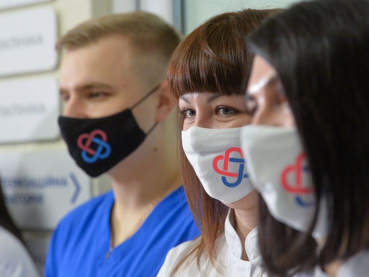 Робоча поїздка  Голови Верховної Ради України Дмитра Разумкова до Хмельницької області.
КНП «Хмельницький обласний серцево-судинний центр» Хмельницької обласної ради. (м.Хмельницький, вул. Володимирська, 85).
Участь Голови Верховної Ради України Д.О. РАЗУМКОВА в урочистій церемонії відкриття реконструйованого корпусу кардіологічного диспансеру.
Підхід до преси.
