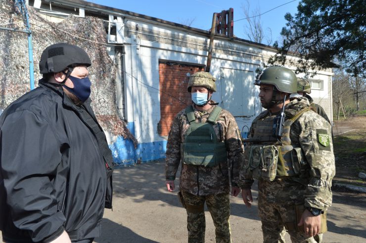 Перший Заступник Голови Верховної Ради України Руслан Стефанчук здійснив робочу поїздку на Донеччину.
Ознайомлення з районом оборони с. Широкіне
