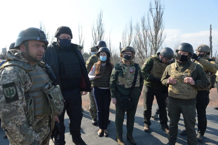 Перший Заступник Голови Верховної Ради України Руслан Стефанчук здійснив робочу поїздку на Донеччину.
Ознайомлення з районом оборони с. Широкіне
