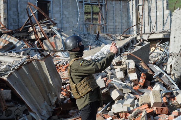 Перший Заступник Голови Верховної Ради України Руслан Стефанчук здійснив робочу поїздку на Донеччину.
Ознайомлення з районом оборони с. Широкіне. Віце-спікер Сейму Литовської Республіки Паулюс САУДАРГАС;
