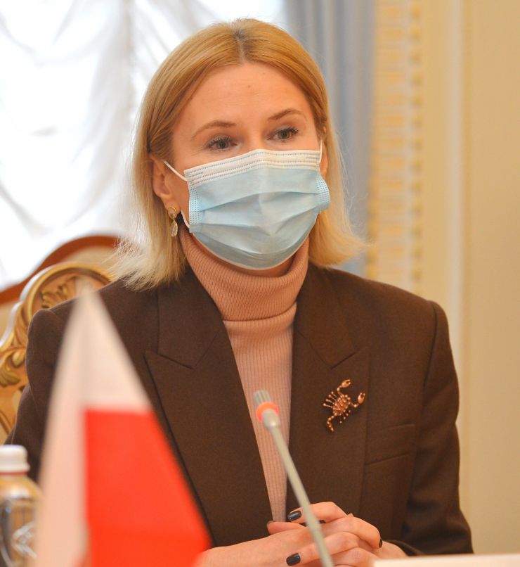 Робоча зустріч Заступниці Голови Верховної Ради України Олени Кондратюк з Віце-маршалком Сейму Республіки Польща Малгожатою-Марією Госєвською. Спільне покладання квітів і вшанування пам'яті загиблих учасників Революції Гідності на Алеї Героїв Небесної Сотні.