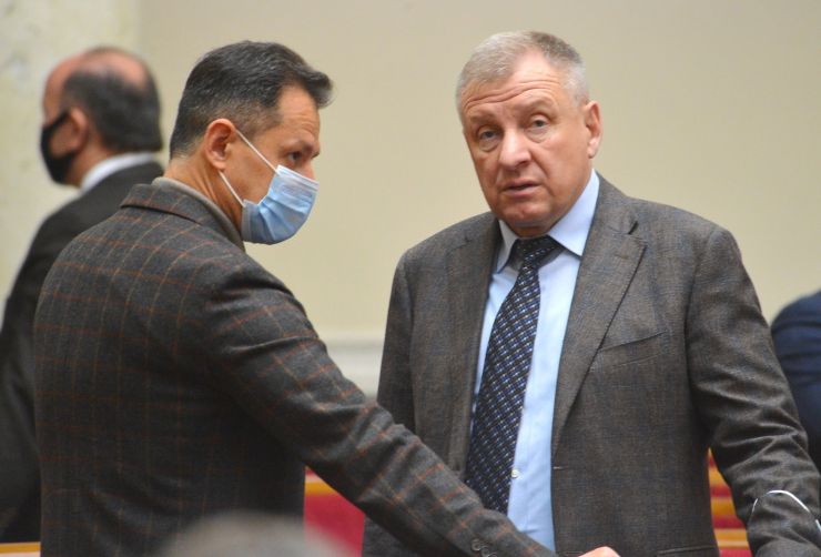 Пленарне засідання Верховної Ради України.

Голова Верховної Ради України Дмитро Разумков відкрив пленарне засідання. 

Народні депутати продовжують розглядати правки до законопроекту про внесення змін до Земельного кодексу України та інших законодавчих актів щодо удосконалення системи управління та дерегуляції у сфері земельних відносин №2194. Тарас Батенко ЗА Петро Юрчишин ЗА 
