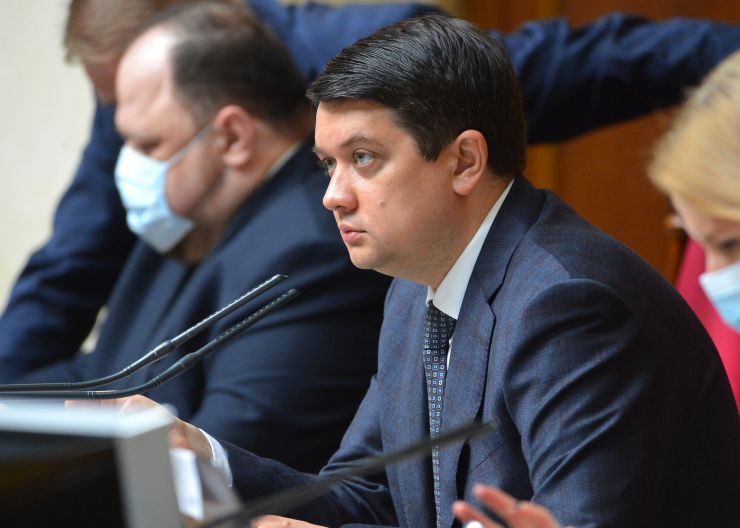 Пленарне засідання Верховної Ради України.

Голова Верховної Ради України Дмитро Разумков відкрив пленарне засідання. 

Народні депутати продовжують розглядати правки до законопроекту про внесення змін до Земельного кодексу України та інших законодавчих актів щодо удосконалення системи управління та дерегуляції у сфері земельних відносин №2194.
