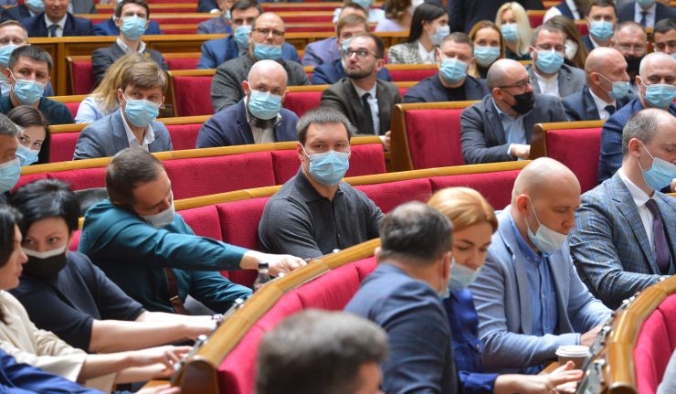 Пленарне засідання Верховної Ради України.

Голова Верховної Ради України Дмитро Разумков відкрив пленарне засідання. 

Народні депутати продовжують розглядати правки до законопроекту про внесення змін до Земельного кодексу України та інших законодавчих актів щодо удосконалення системи управління та дерегуляції у сфері земельних відносин №2194.
