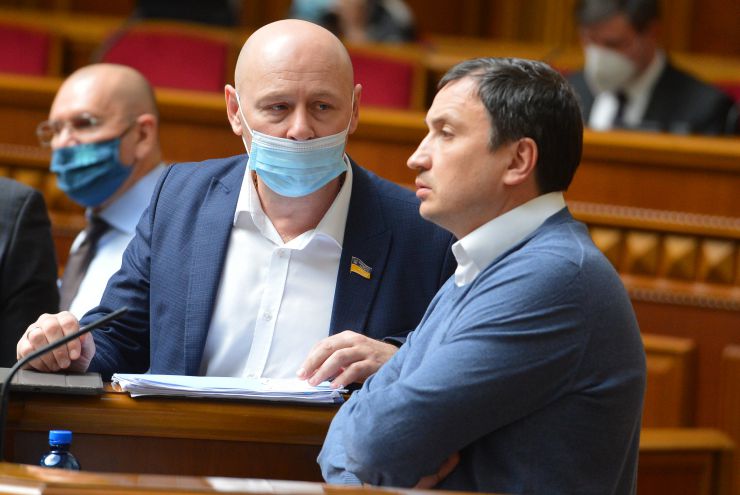 Пленарне засідання Верховної Ради України.

Голова Верховної Ради України Дмитро Разумков відкрив пленарне засідання. 

Народні депутати продовжують розглядати правки до законопроекту про внесення змін до Земельного кодексу України та інших законодавчих актів щодо удосконалення системи управління та дерегуляції у сфері земельних відносин №2194. Степан Чернявський Микола Сольський СН
