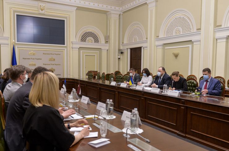 Перший заступник Голови Верховної Ради України Руслан Стефанчук зустрівся з главами комітетів у закордонних справах парламентів Естонії, Латвії та Литви Марком Міхкельсоном, Ріхардом Колсом і Жигімантасом Павільонісом.