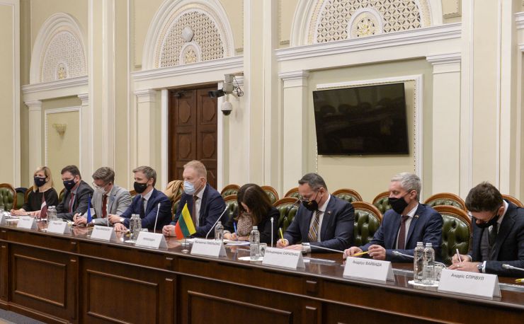 Перший заступник Голови Верховної Ради України Руслан Стефанчук зустрівся з главами комітетів у закордонних справах парламентів Естонії, Латвії та Литви Марком Міхкельсоном, Ріхардом Колсом і Жигімантасом Павільонісом.