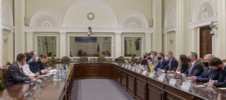 Перший заступник Голови Верховної Ради України Руслан Стефанчук зустрівся з главами комітетів у закордонних справах парламентів Естонії, Латвії та Литви Марком Міхкельсоном, Ріхардом Колсом і Жигімантасом Павільонісом.