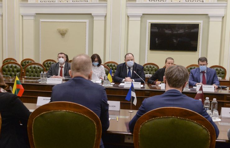 Перший заступник Голови Верховної Ради України Руслан Стефанчук зустрівся з главами комітетів у закордонних справах парламентів Естонії, Латвії та Литви Марком Міхкельсоном, Ріхардом Колсом і Жигімантасом Павільонісом.