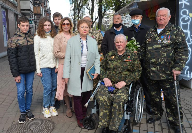 Урочисте відкриття меморіальної дошки з нагоди Дня Перемоги над нацизмом у Другій Світовій війні на будинку, в якому мешкав уславлений син України, видатний бойовий льотчик генерал-лейтенант авіації А.К. Недбайло – Двічі Герой Радянського Союзу, Лицар ордена Богдана Хмельницького.