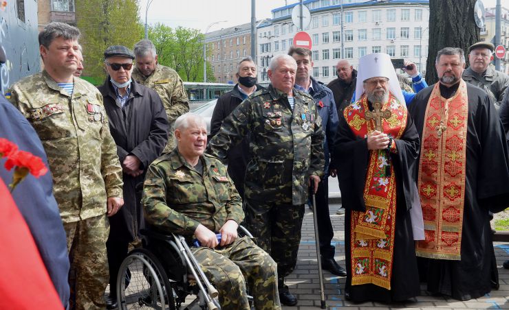Урочисте відкриття меморіальної дошки з нагоди Дня Перемоги над нацизмом у Другій Світовій війні на будинку, в якому мешкав уславлений син України, видатний бойовий льотчик генерал-лейтенант авіації А.К. Недбайло – Двічі Герой Радянського Союзу, Лицар ордена Богдана Хмельницького.