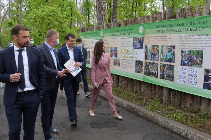 Голова Верховної Ради України Дмитро Разумков, народні депутати Ольга Коваль і Сергій Бабак відвідали Міжнародний дитячий центр «Артек», Пуща-Водиця (Київ).