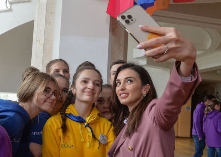 Голова Верховної Ради України Дмитро Разумков, народні депутати Ольга Коваль і Сергій Бабак відвідали Міжнародний дитячий центр «Артек», Пуща-Водиця (Київ).
