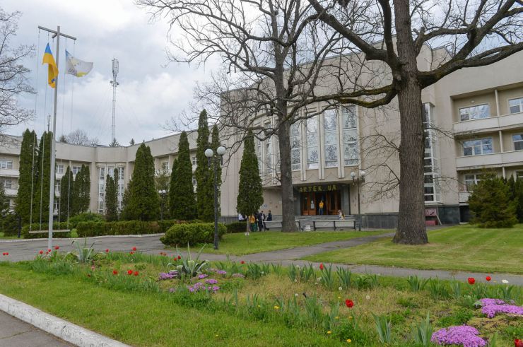 Голова Верховної Ради України Дмитро Разумков, народні депутати Ольга Коваль і Сергій Бабак відвідали Міжнародний дитячий центр «Артек», Пуща-Водиця (Київ).