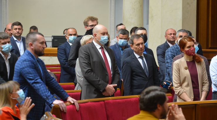 Пленарне засідання Верховної Ради України.

Голова Верховної Ради України Дмитро Разумков відкрив пленарне засідання.

Головуючий зазначив, що сьогодні День пам’яті жертв геноциду кримськотатарського народу.
На пропозицію Голови Верховної Ради України народні депутати хвилиною мовчання вшанували пам’ять всіх, хто загинув у цій трагедії.
Народні депутати продовжують розглядати правки до проекту Закону про внесення змін до деяких законодавчих актів щодо продажу земельних ділянок державної та комунальної власності або прав на них (оренди, суперфіцію, емфітевзису) через електронні аукціони №2195.

