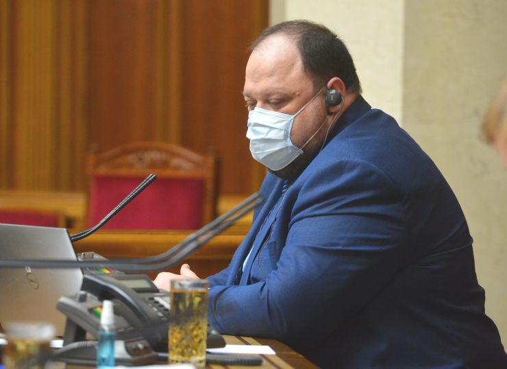 Пленарне засідання Верховної Ради України.

Голова Верховної Ради України Дмитро Разумков відкрив пленарне засідання.

Головуючий зазначив, що сьогодні День пам’яті жертв геноциду кримськотатарського народу.
На пропозицію Голови Верховної Ради України народні депутати хвилиною мовчання вшанували пам’ять всіх, хто загинув у цій трагедії.
Народні депутати продовжують розглядати правки до проекту Закону про внесення змін до деяких законодавчих актів щодо продажу земельних ділянок державної та комунальної власності або прав на них (оренди, суперфіцію, емфітевзису) через електронні аукціони №2195. Руслан Стефанчук 
