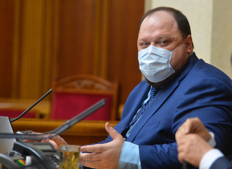 Пленарне засідання Верховної Ради України.

Голова Верховної Ради України Дмитро Разумков відкрив пленарне засідання.

Головуючий зазначив, що сьогодні День пам’яті жертв геноциду кримськотатарського народу.
На пропозицію Голови Верховної Ради України народні депутати хвилиною мовчання вшанували пам’ять всіх, хто загинув у цій трагедії.
Народні депутати продовжують розглядати правки до проекту Закону про внесення змін до деяких законодавчих актів щодо продажу земельних ділянок державної та комунальної власності або прав на них (оренди, суперфіцію, емфітевзису) через електронні аукціони №2195. Руслан Стефанчук 
