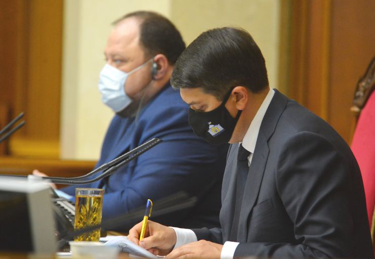 Пленарне засідання Верховної Ради України.

Голова Верховної Ради України Дмитро Разумков відкрив пленарне засідання.

Головуючий зазначив, що сьогодні День пам’яті жертв геноциду кримськотатарського народу.
На пропозицію Голови Верховної Ради України народні депутати хвилиною мовчання вшанували пам’ять всіх, хто загинув у цій трагедії.
Народні депутати продовжують розглядати правки до проекту Закону про внесення змін до деяких законодавчих актів щодо продажу земельних ділянок державної та комунальної власності або прав на них (оренди, суперфіцію, емфітевзису) через електронні аукціони №2195.
