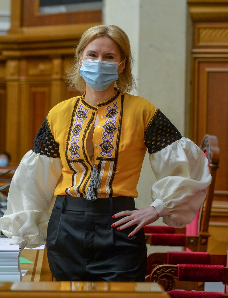 Пленарне засідання Верховної Ради України.

Голова Верховної Ради України Дмитро Разумков відкрив пленарне засідання. 

Головуючий народному депутату Вікторії Сюмар, яка виступила із заявою від двох фракцій. У заяві йшлося про ситуацію, яка склалася з вакцинацією в Україні, зокрема про проведення вакцинації чиновників. 
Із заявою від двох фракцій виступила народний депутат Кіра Рудик. У заяві йшлося про позицію фракції партії «Голос» у питанні призначення нових міністрів в Уряд та вимоги фракції до них. 

Головуючий оголосив до розгляду кадрове питання. 
Прем'єр-міністр України Денис Шмигаль доповів подання про призначення Ляшка В.К. Міністром охорони здоров’я України і попросив народних депутатів його підтримати. Олена Кондратюк
Головуючий поставив на голосування пропозицію про призначення Віктора Ляшка Міністром охорони здоров’я. 
Народні депутати 262 голосами підтримали пропозицію. 
Новопризначений Міністр склав присягу перед Верховною Радою.

Народні депутати 284 голосами підтримали призначення Олександра Кубракова Міністром інфраструктури. 
Новопризначений Міністр склав присягу члена Кабінету Міністрів.
