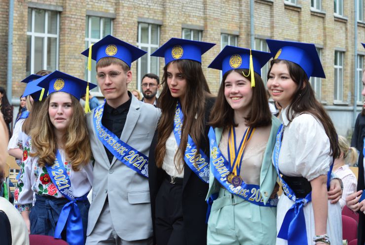 Свято останнього дзвоника в ліцеї №38. Київ.