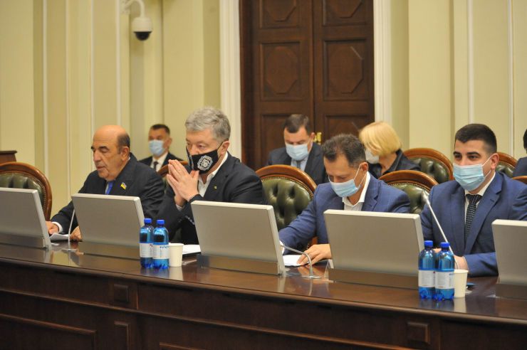Погоджувальна рада Верховної Ради України.
Вадим Рабінович ОПЗЖ, Петро Порошенко ЄС, Тарас Батенко За майбутнє, Павло Бакунець Довіра