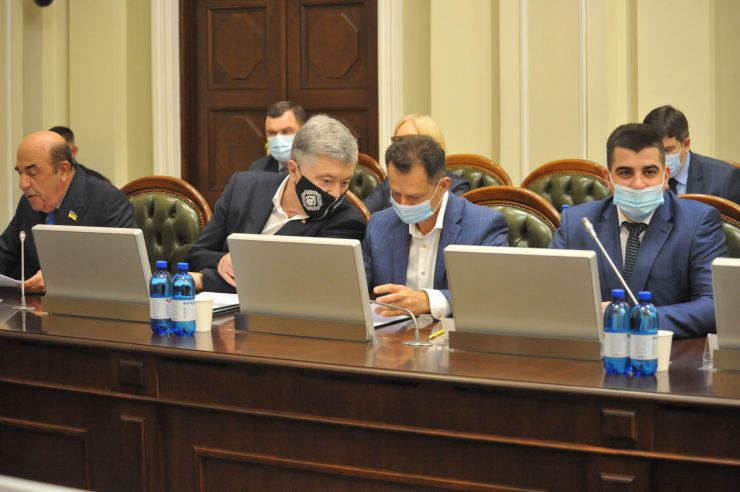Погоджувальна рада Верховної Ради України.
Вадим Рабинович ОПЗЖ, Петро Порошенко ЄС, Тарас Батенко За майбутнє, Павло Бакунець Довіра