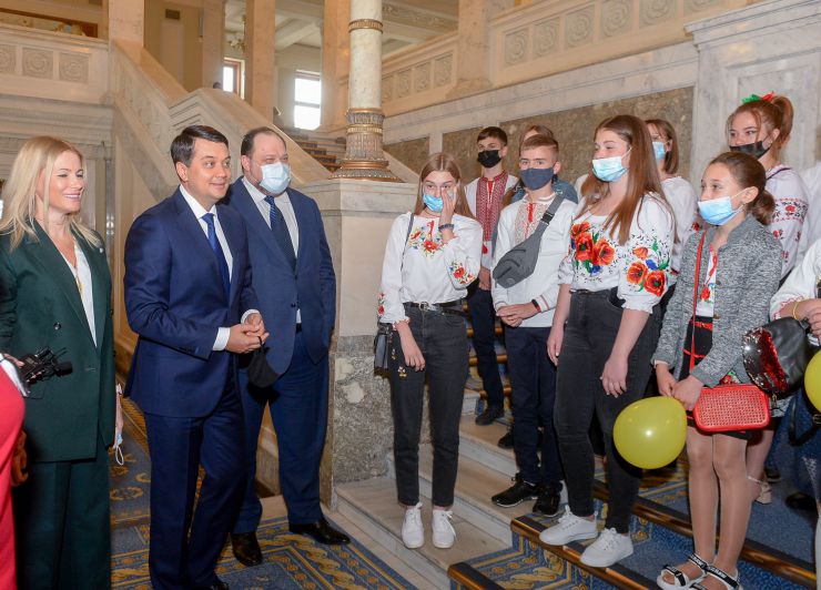 Голова Верховної Ради України Дмитро Разумков,  Перший заступник Голови Верховної Ради України Руслан Стефанчук зустрілися з дітьми зі сходу України на екскурсії в Верховній Раді України