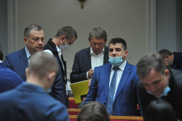 Пленарне засідання Верховної Ради України.
Голова Верховної Ради України Дмитро Разумков відкрив пленарне засідання.
Прийнято за основу проект Закону 
