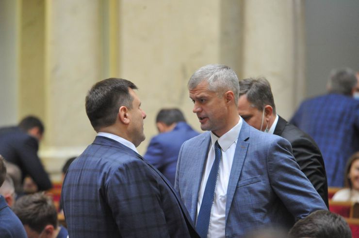 Пленарне засідання Верховної Ради України.
Голова Верховної Ради України Дмитро Разумков відкрив пленарне засідання.
Прийнято за основу проект Закону 