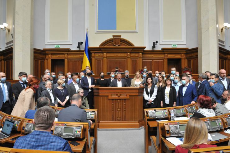 Пленарне засідання Верховної Ради України.
Голова Верховної Ради України Дмитро Разумков відкрив пленарне засідання.
Прийнято за основу проект Закону 