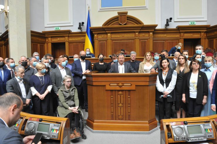Пленарне засідання Верховної Ради України.
Голова Верховної Ради України Дмитро Разумков відкрив пленарне засідання.
Прийнято за основу проект Закону 